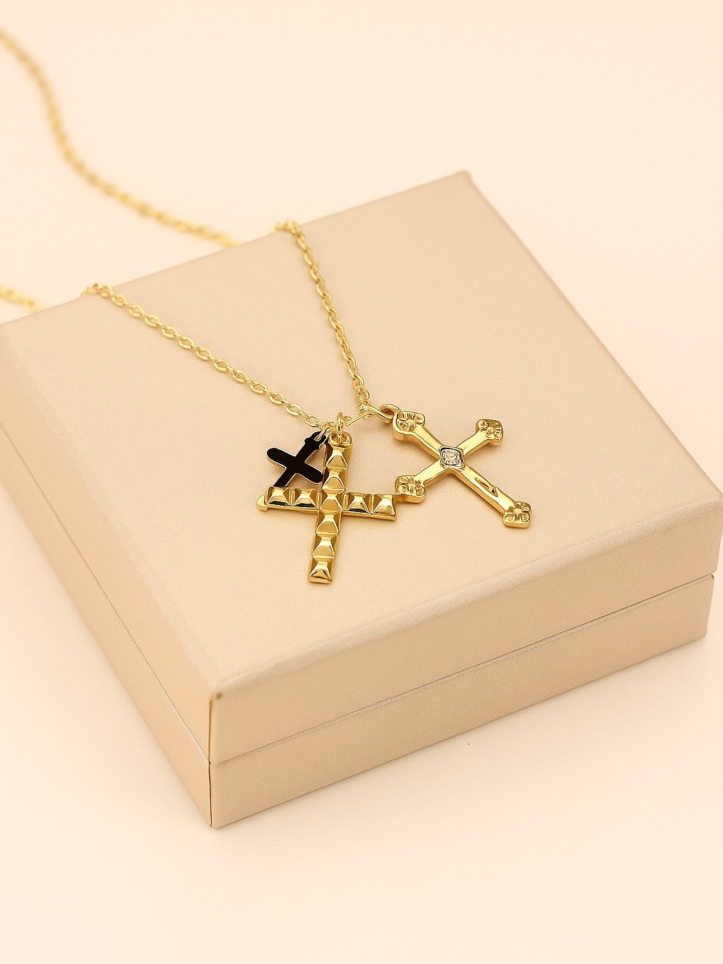 Collar Triple Cruz Acero Inoxidable Dorado mujer