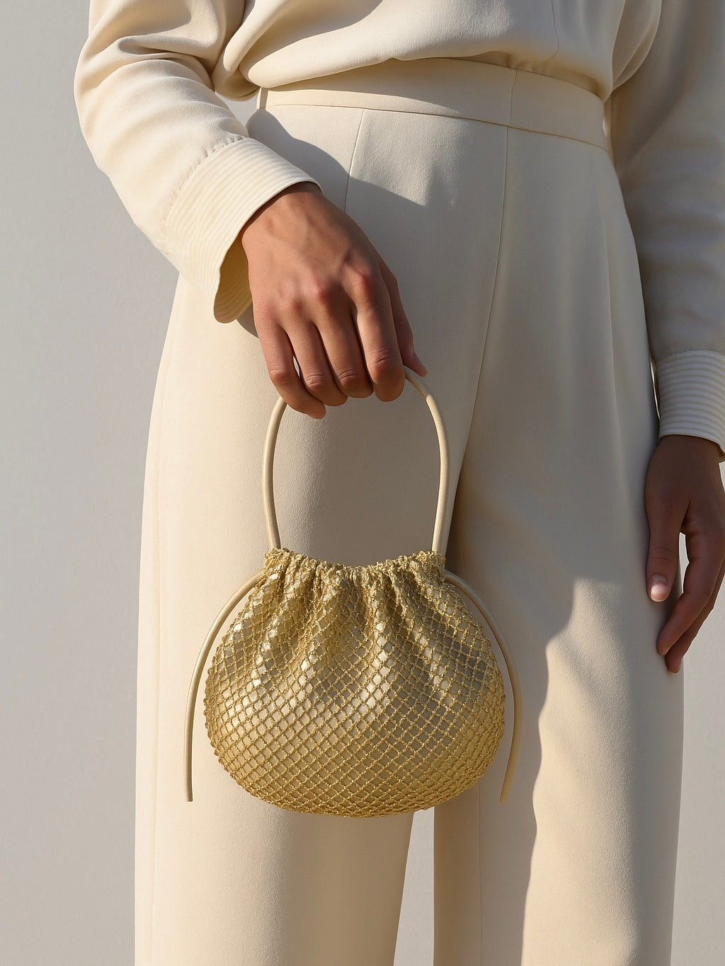 Bolso Clutch de mano para eventos colores dorado, plateado y negro brillante