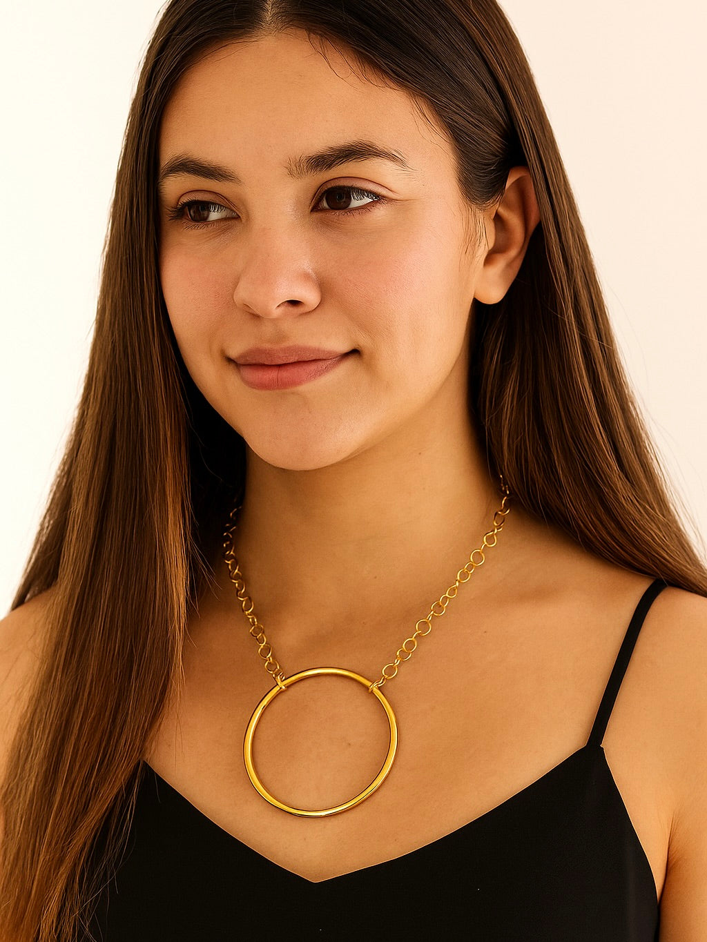 Collar con círculo grande de mujer en acero inoxidable – Disponible en dorado y plateado