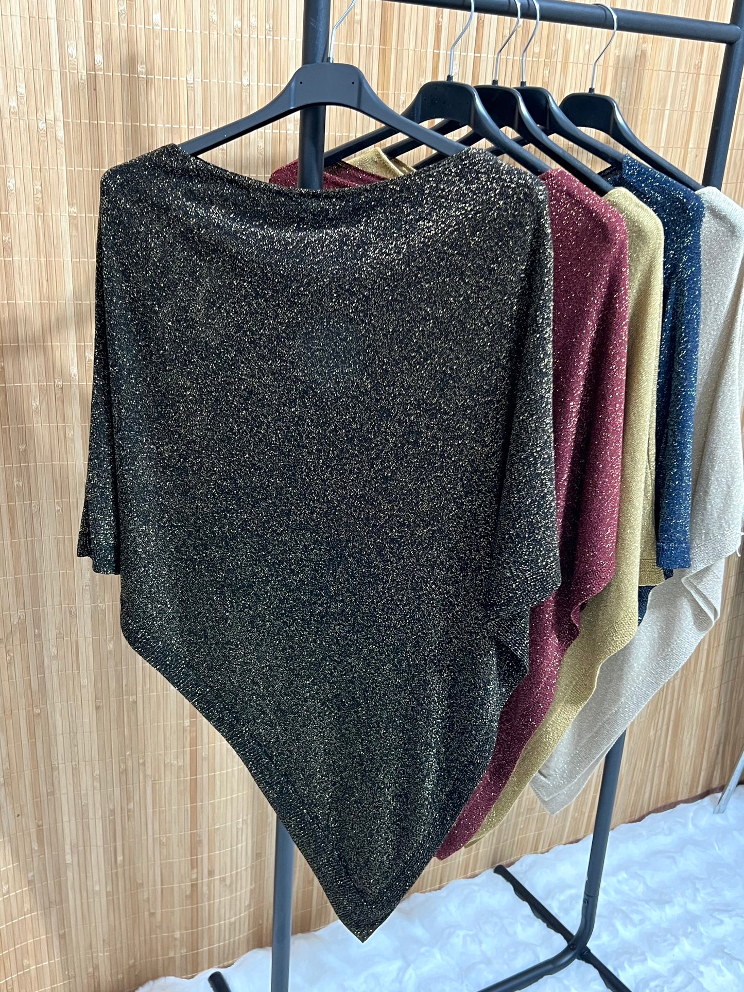 Capa Punto Asimétrica en Pico | Talla Única (XS a XL)