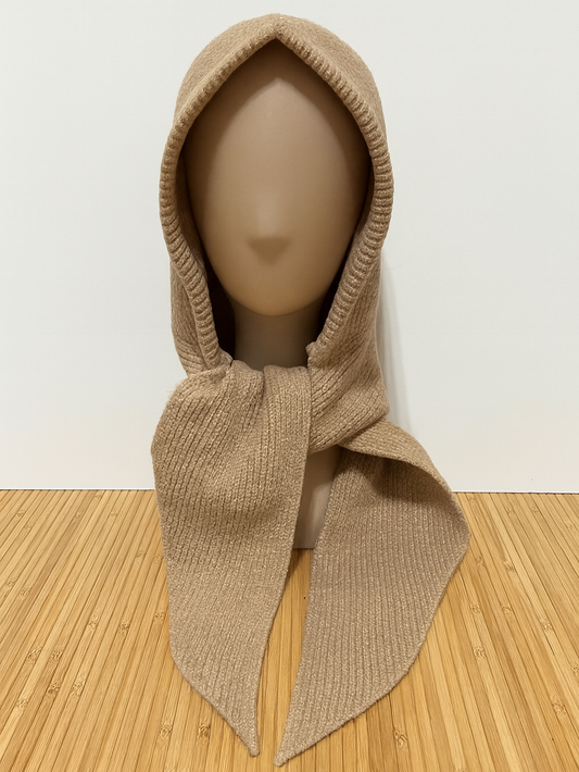 Bufanda Estilo Sophie de Punto con Capucha – Acabado en Pico y Efecto Lazo