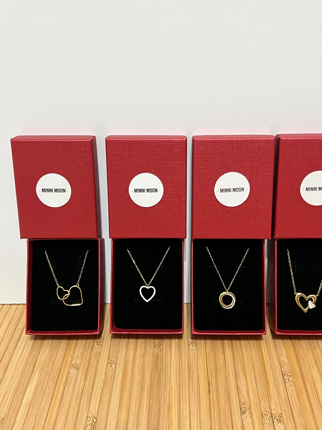 Collares de Mujer para San Valentín: El Regalo Perfecto en Acero Inoxidable Dorado