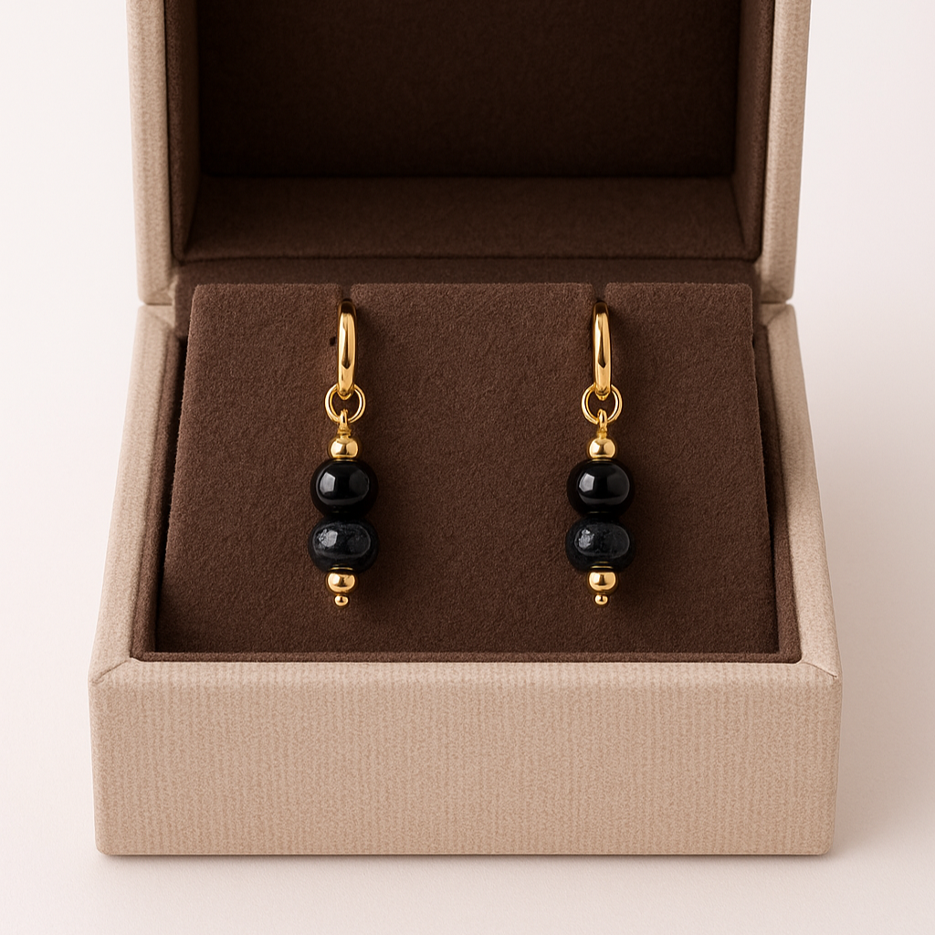 Schwarze Ohrringe mit Goldbeschichtung