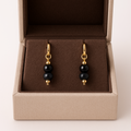 Schwarze Ohrringe mit Goldbeschichtung