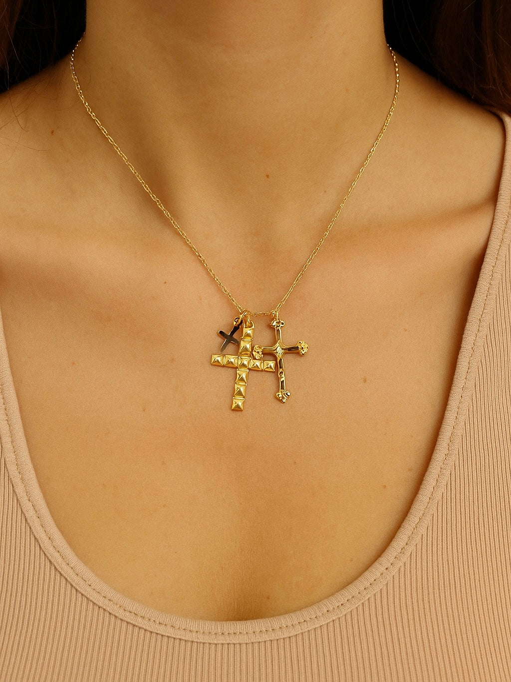 Collar Triple Cruz Acero Inoxidable Dorado mujer