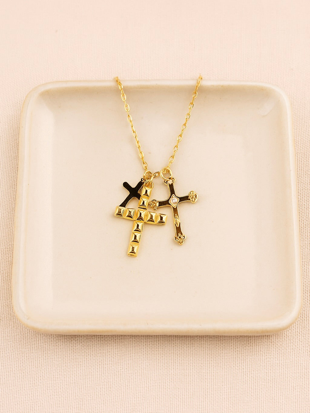 Collar Triple Cruz Acero Inoxidable Dorado mujer