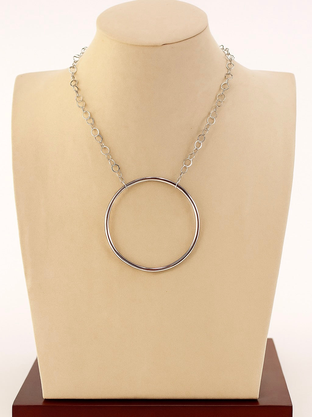 Collar con círculo grande de mujer en acero inoxidable – Disponible en dorado y plateado