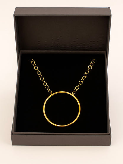 Collar con círculo grande de mujer en acero inoxidable – Disponible en dorado y plateado