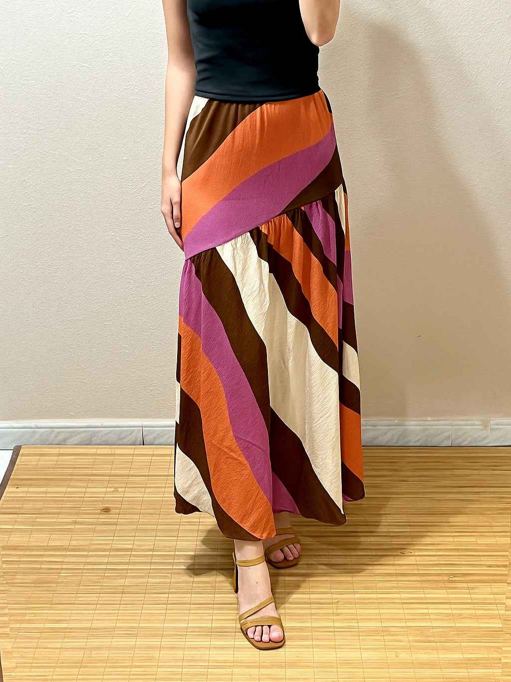 Falda de rayas multicolor – Corte asimétrico y cintura elástica (Talla única)