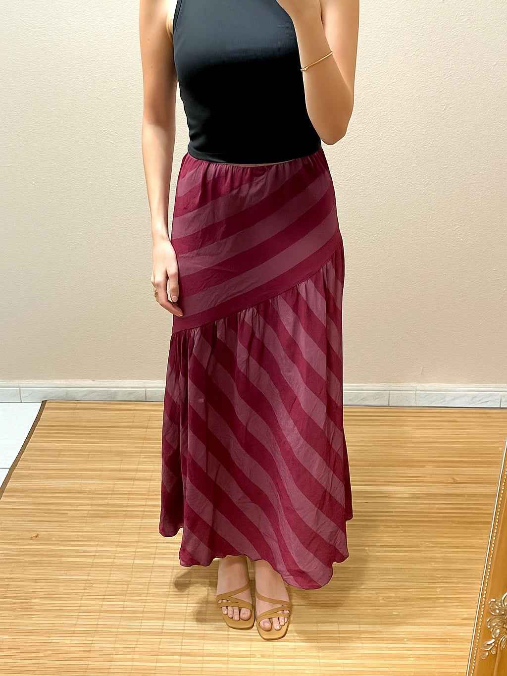 Falda de rayas multicolor – Corte asimétrico y cintura elástica (Talla única)