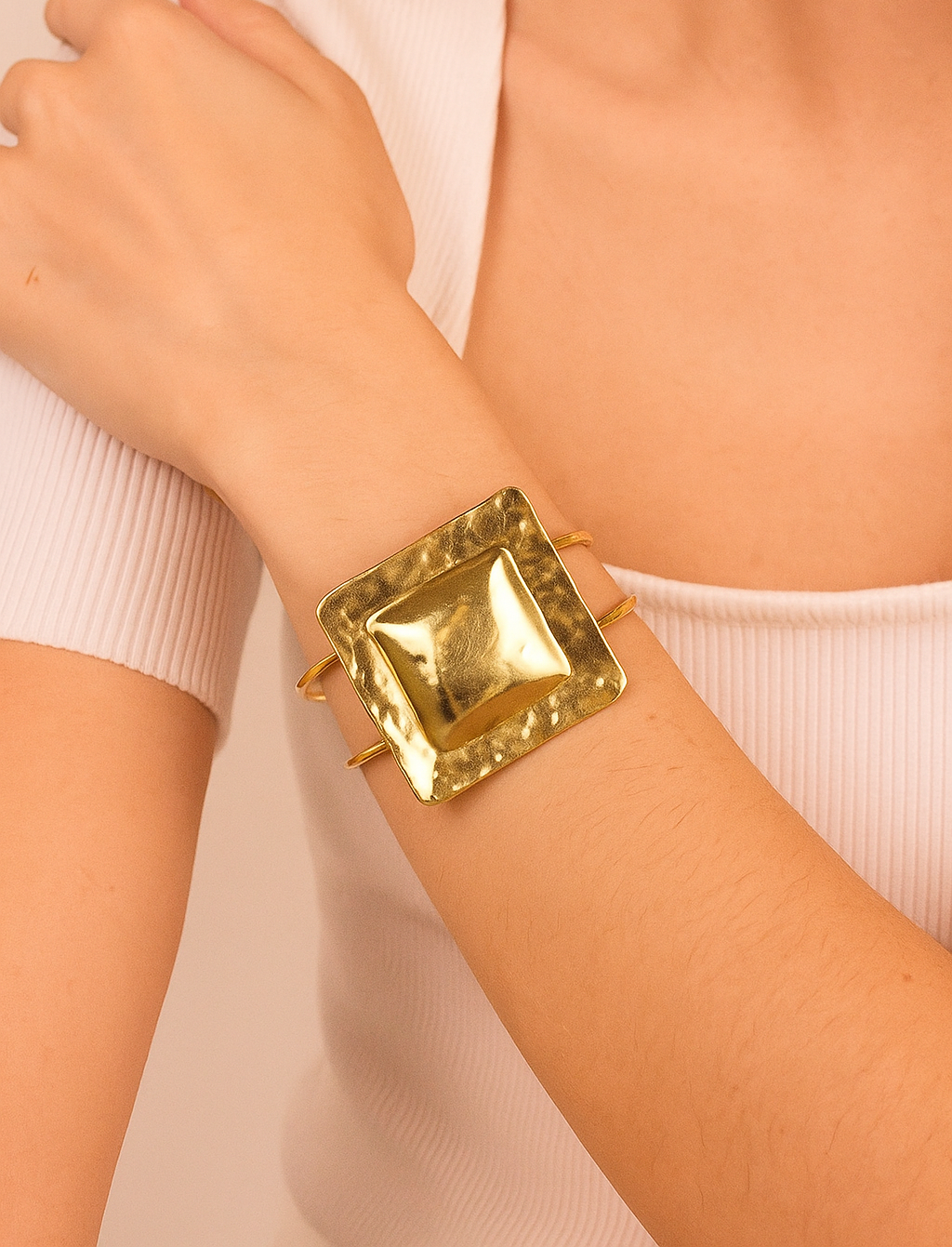 Brazalete Cuadrado Grande Acero Inoxidable | Baño de Oro 14k