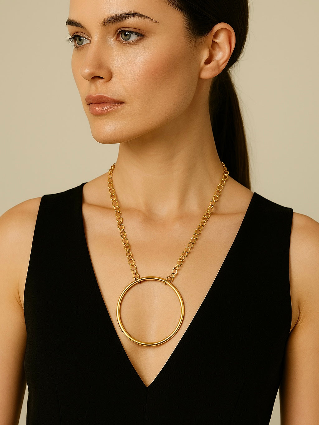 Collar con círculo grande de mujer en acero inoxidable – Disponible en dorado y plateado