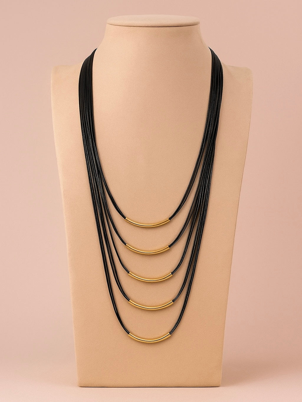 Collar Múltiple Cordones Negros con detalles dorados | Baño de Oro 14k