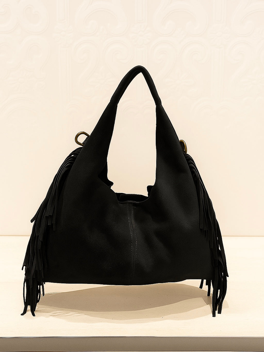 Bolso con flecos y con asa larga de hombro para colgar  – 27x25x7 cm