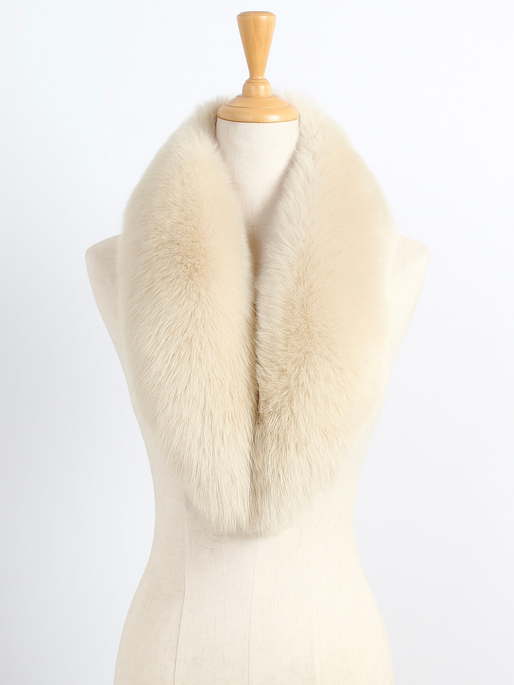 Cuello de pelo efecto natural con broche – Suave, elegante y disponible en varios colores