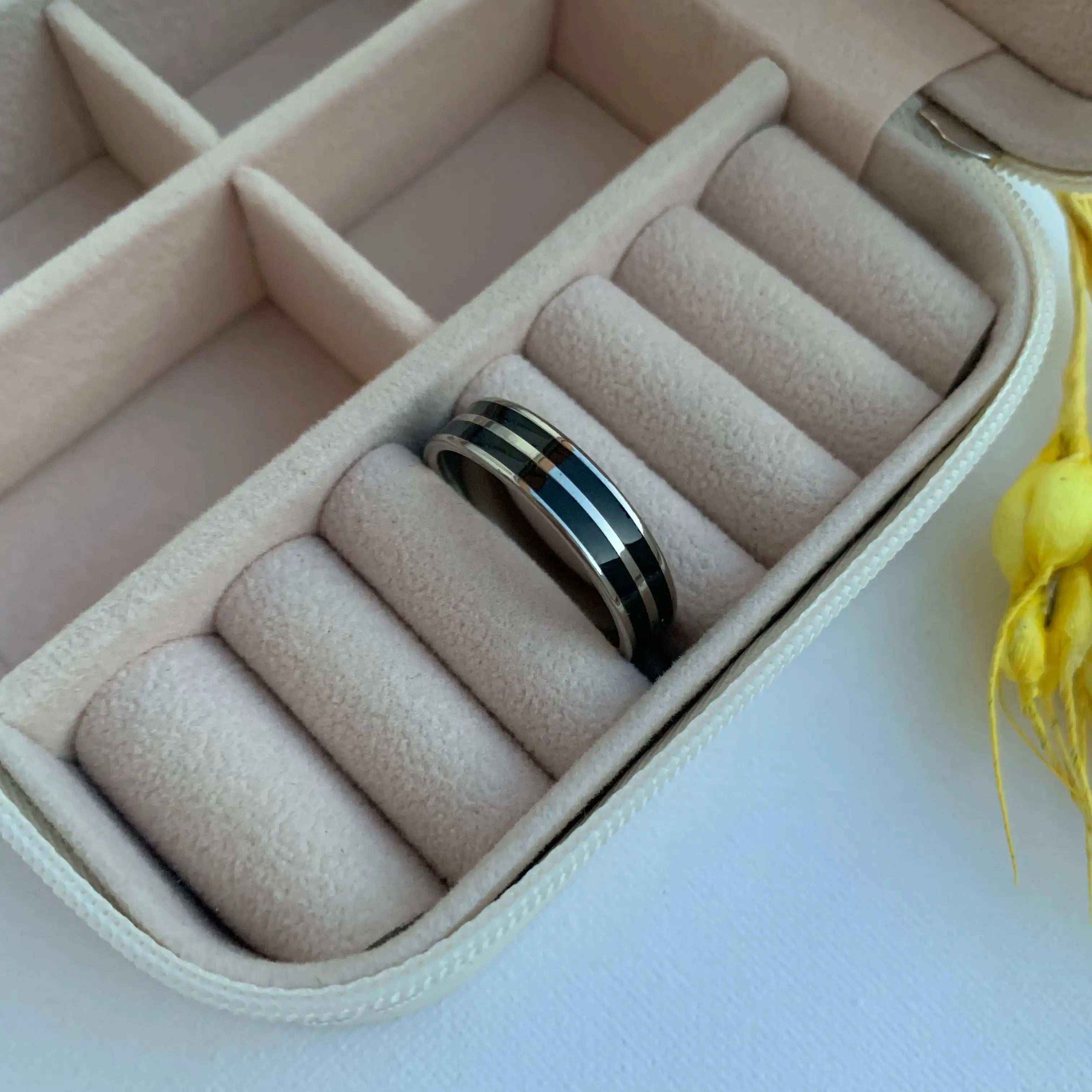 Anillo de hombre Plateado y Negro Aarón - MINNI MOON-Lepetitemarie-Singularu-PDPAOLA-Luamarta