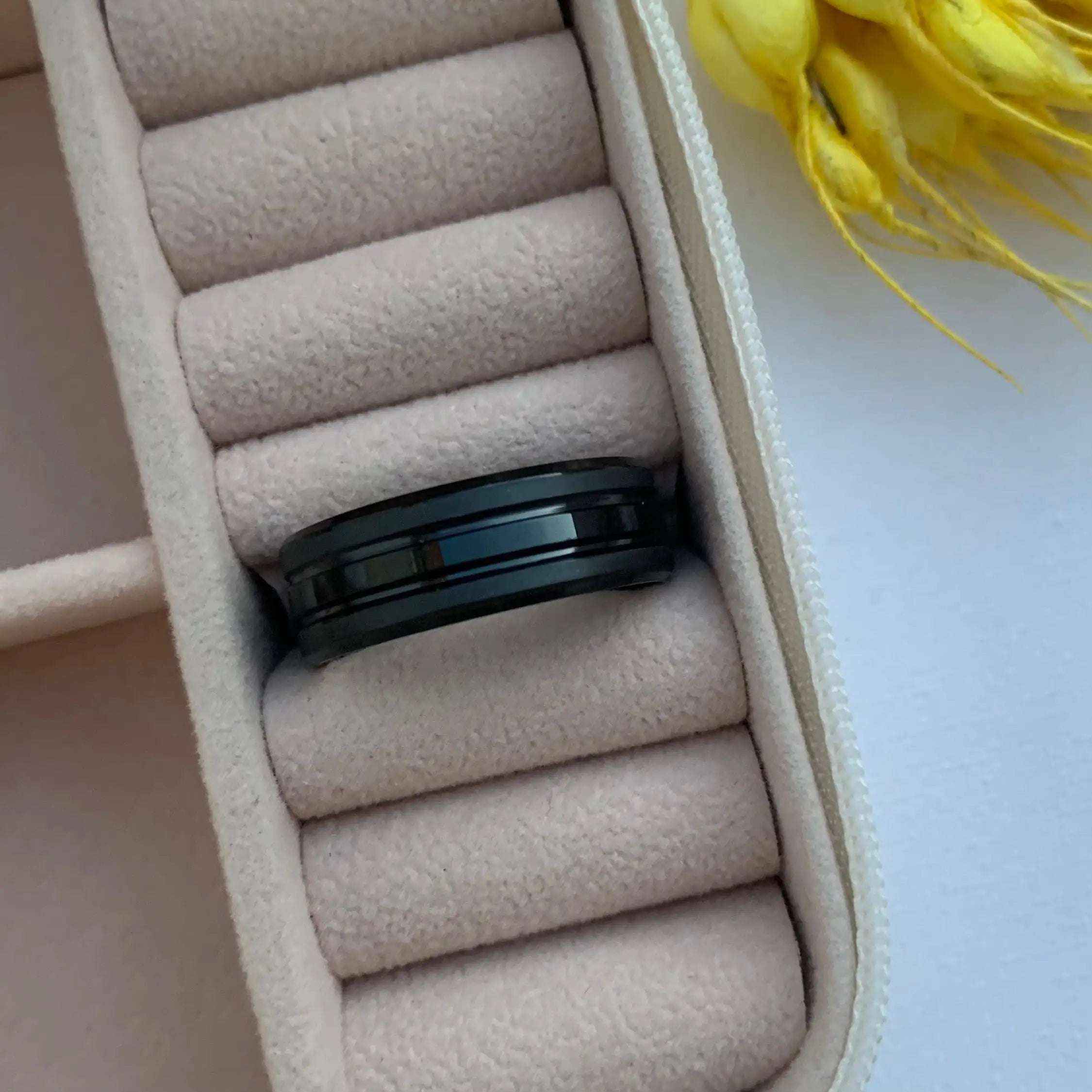 Anillo de hombre Negro Hugo - MINNI MOON-Lepetitemarie-Singularu-PDPAOLA-Luamarta