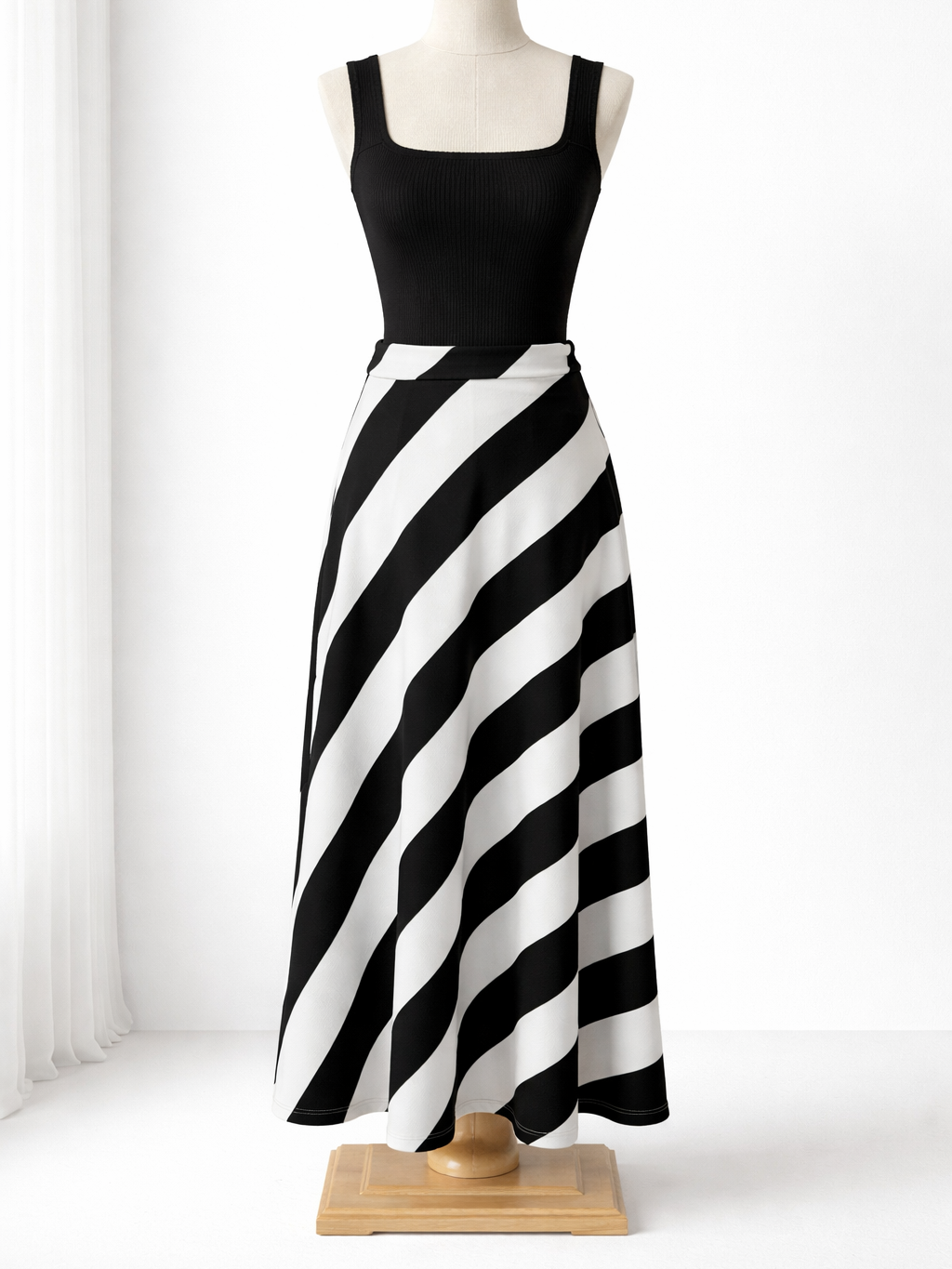 Falda Larga de Rayas con Corte Asimétrico y Cintura Elástica