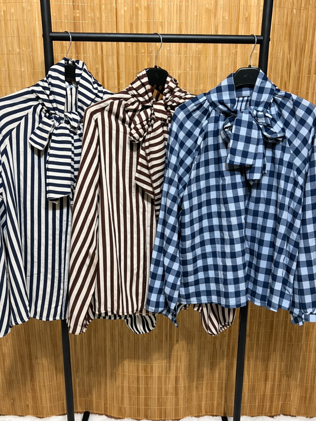 Blusa Ligera con Lazo al Cuello | Rayas o Cuadros Elegantes para Mujer