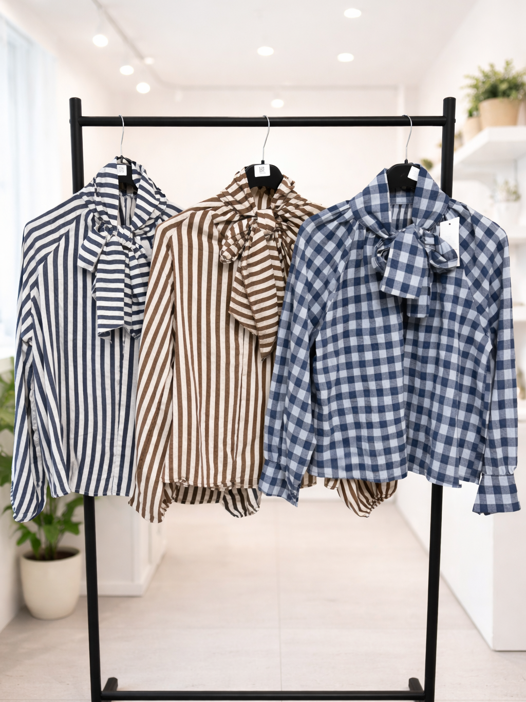 Blusa Ligera con Lazo al Cuello | Rayas o Cuadros Elegantes para Mujer