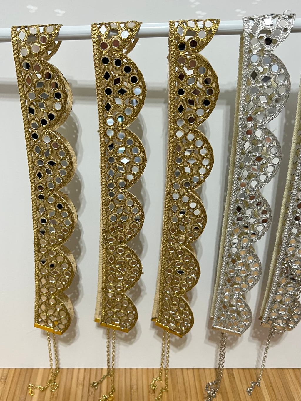 Cinto espelhado Dourado e Prateado feminino com corrente ajustável