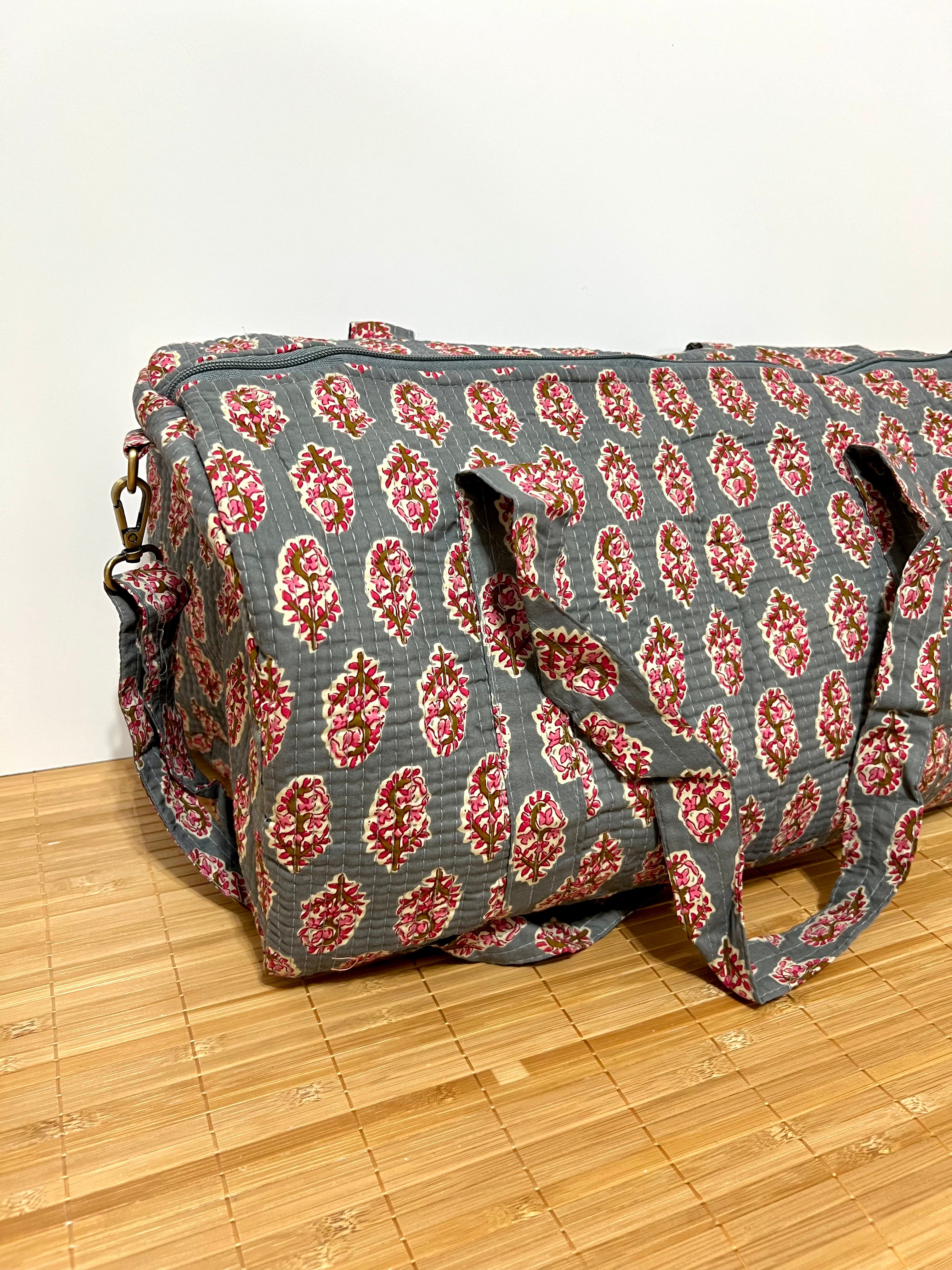 Personalisierte Reisetasche aus bedruckter Baumwolle mit Initialen – 40 × 30 × 20 cm