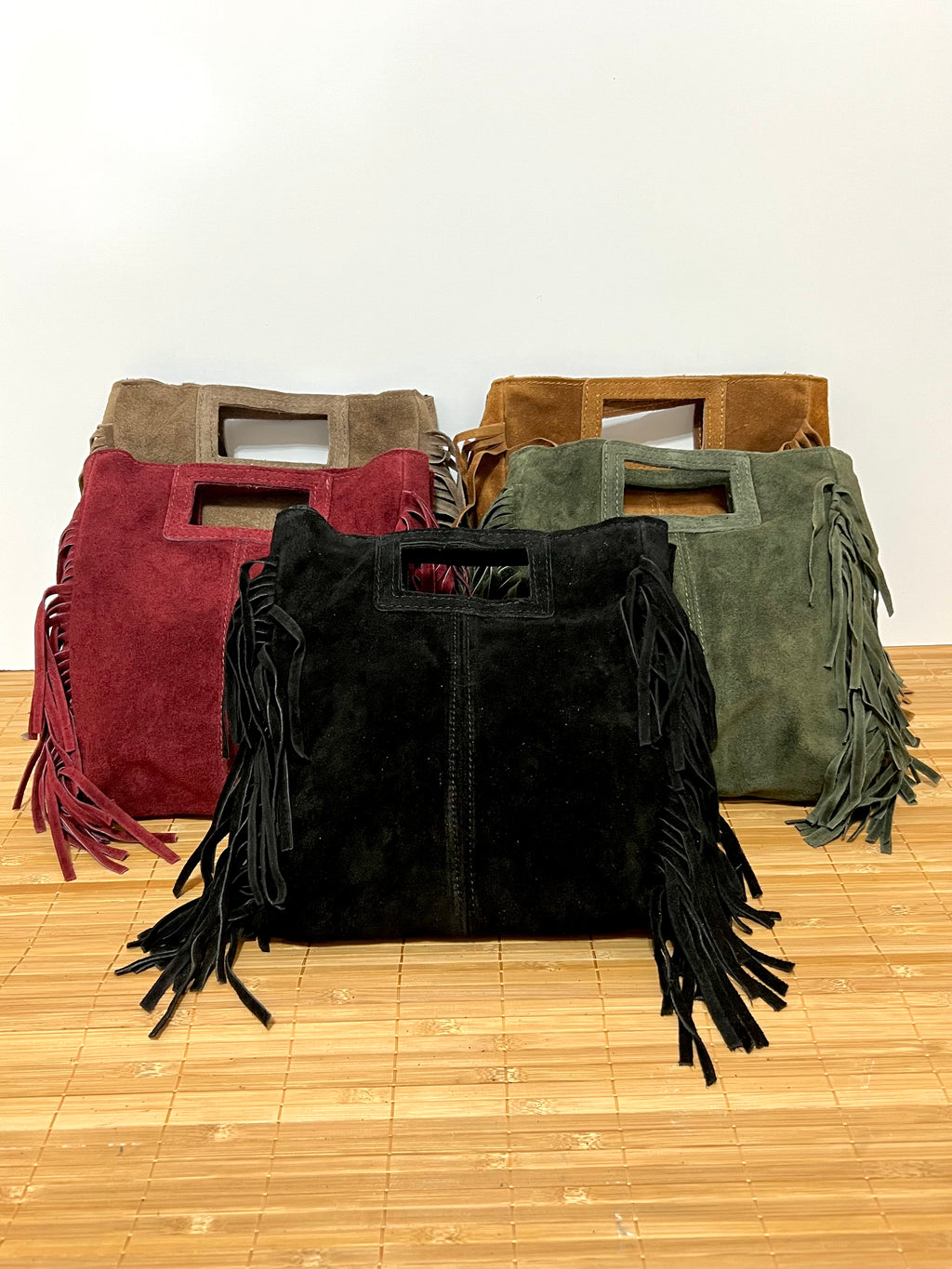 Bolso de piel serraje con flecos y con asa larga de hombro para colgar  – 27x25x7 cm