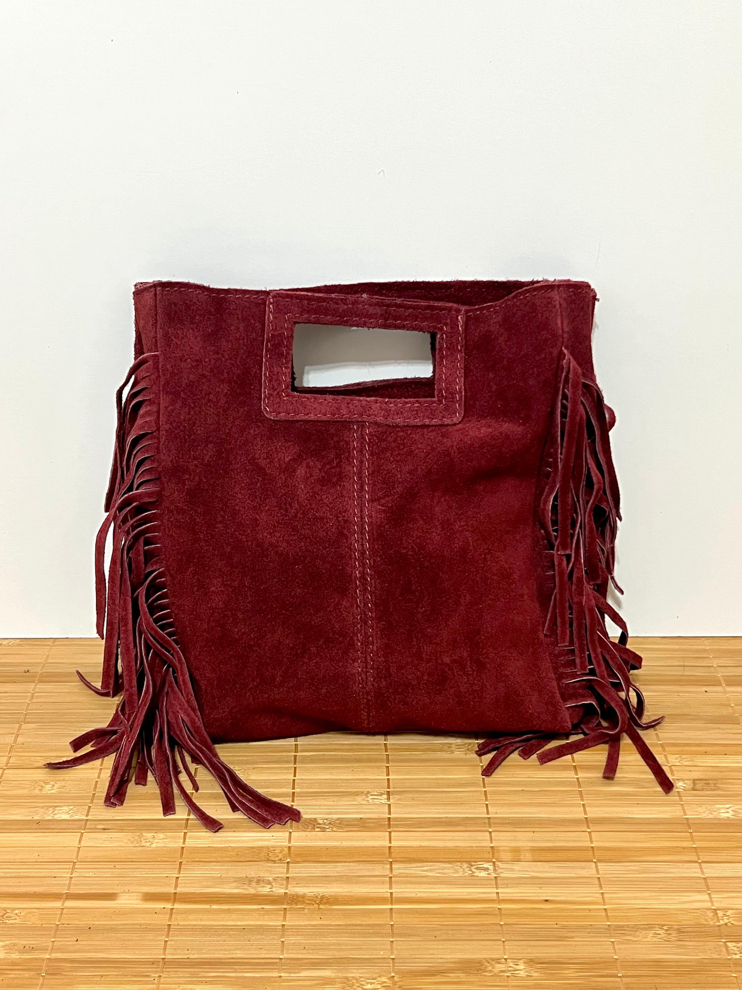 Bolso de piel serraje con flecos y con asa larga de hombro para colgar  – 27x25x7 cm