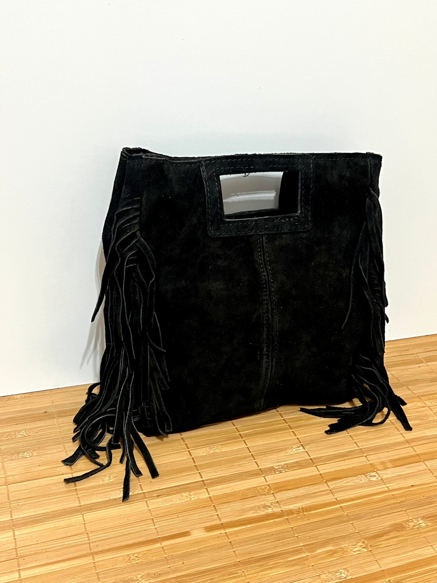 Bolso con flecos y con asa larga de hombro para colgar  – 27x25x7 cm