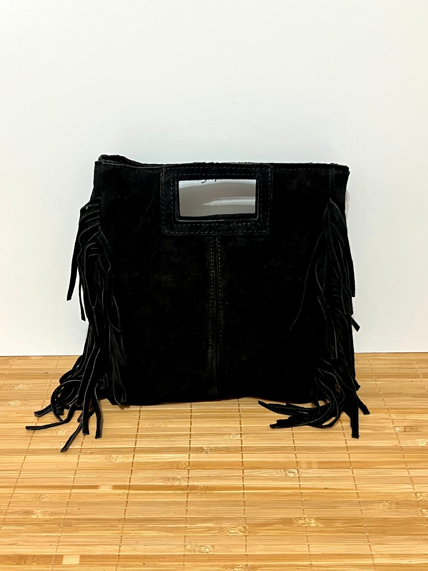 Bolso con flecos y con asa larga de hombro para colgar  – 27x25x7 cm