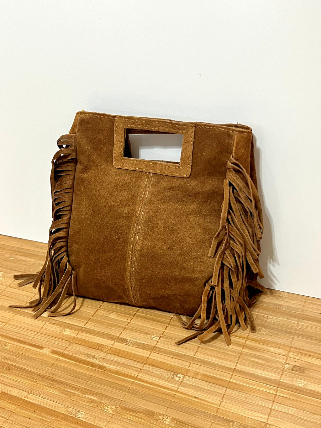 Bolso de piel serraje con flecos y con asa larga de hombro para colgar  – 27x25x7 cm