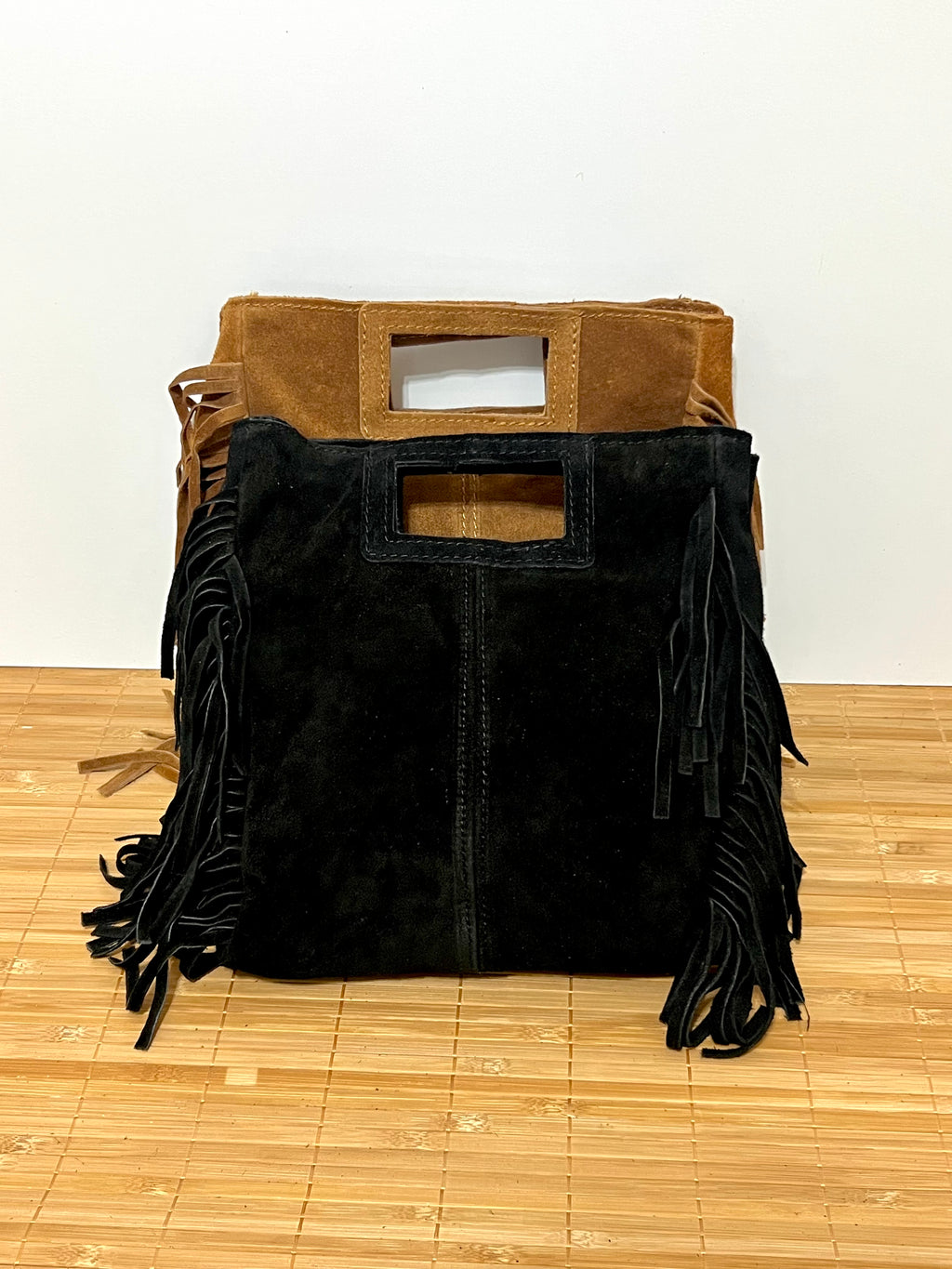 Bolso de piel serraje con flecos y con asa larga de hombro para colgar  – 27x25x7 cm