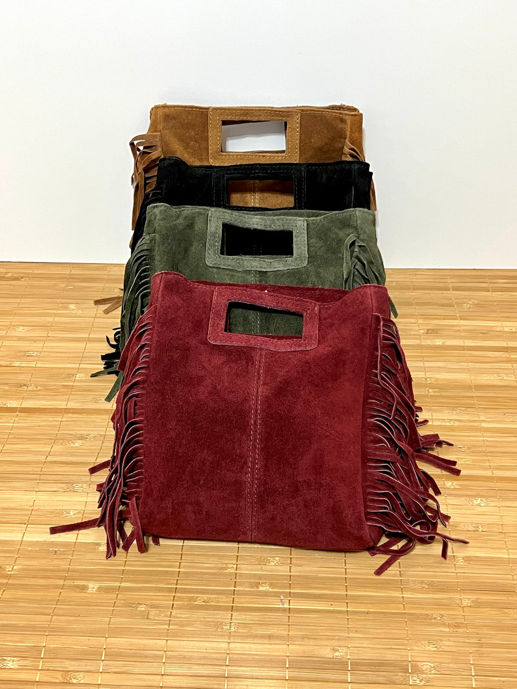 Bolso de piel serraje con flecos y con asa larga de hombro para colgar  – 27x25x7 cm