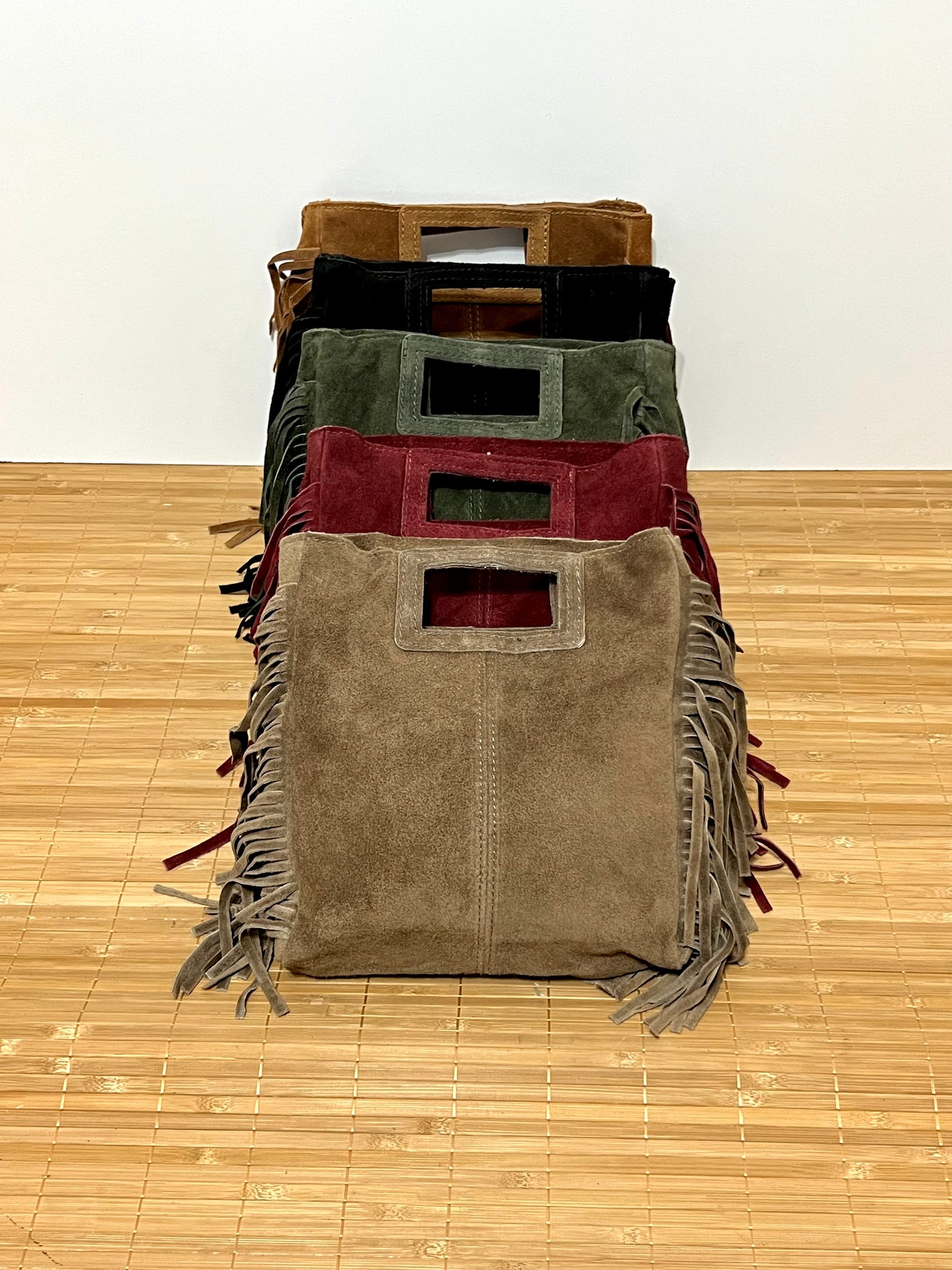 Bolso con flecos y con asa larga de hombro para colgar  – 27x25x7 cm