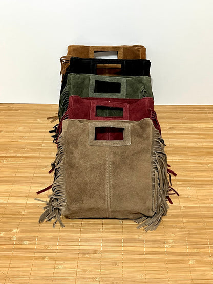 Bolso con flecos y con asa larga de hombro para colgar  – 27x25x7 cm