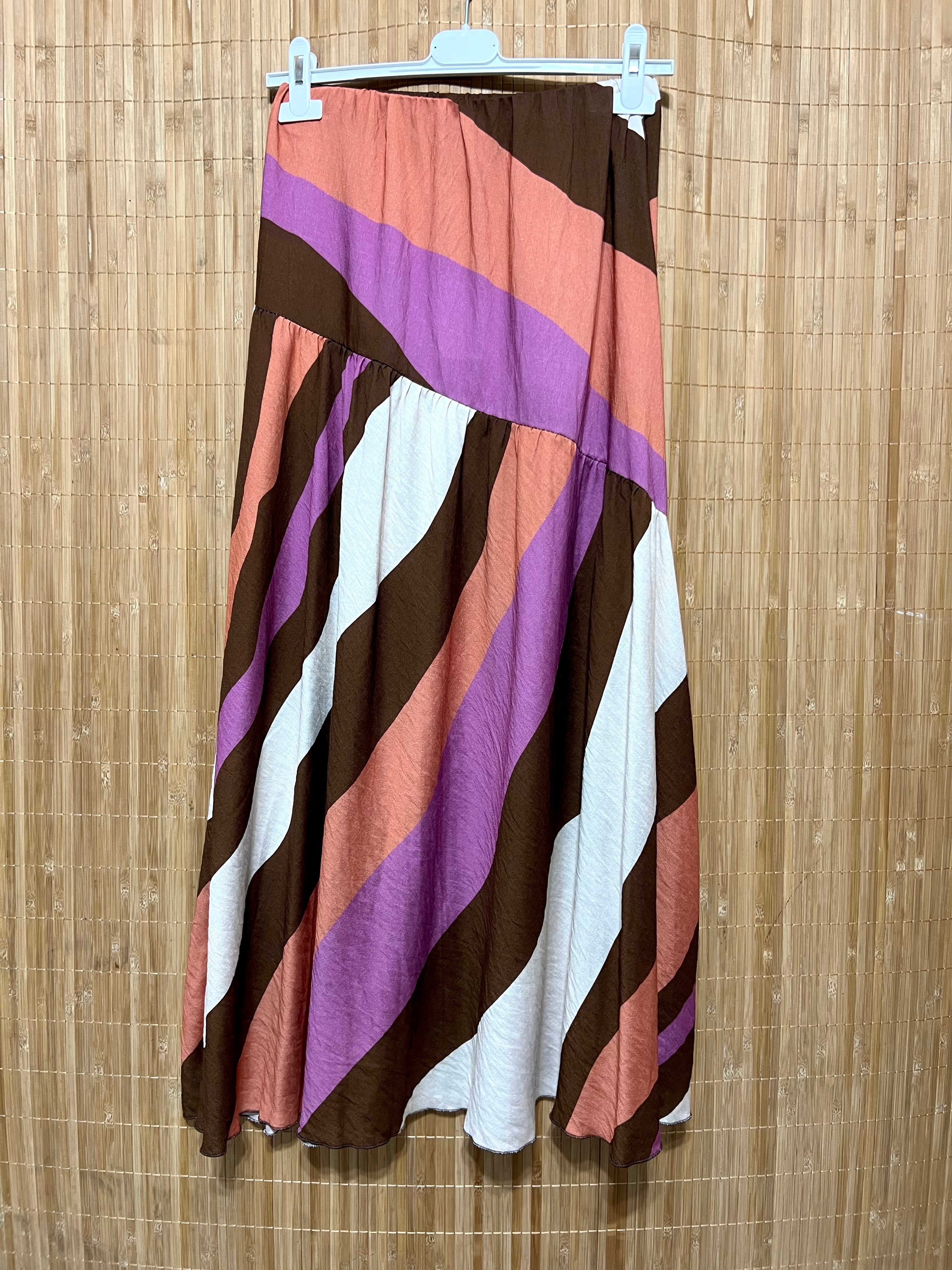 Falda de rayas multicolor – Corte asimétrico y cintura elástica (Talla única)