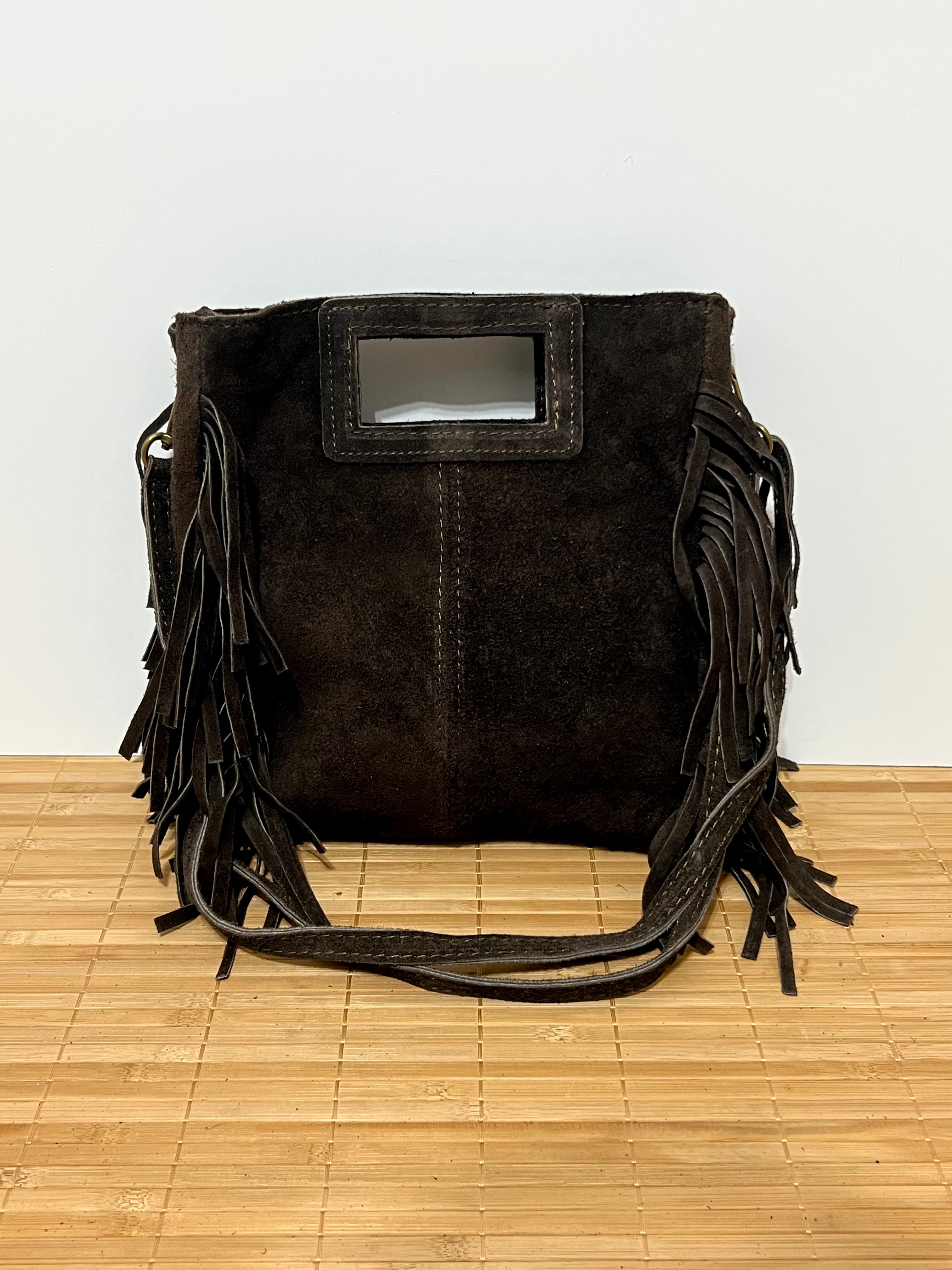 Bolso de piel serraje con flecos y con asa larga de hombro para colgar  – 27x25x7 cm