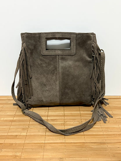 Bolso con flecos y con asa larga de hombro para colgar  – 27x25x7 cm