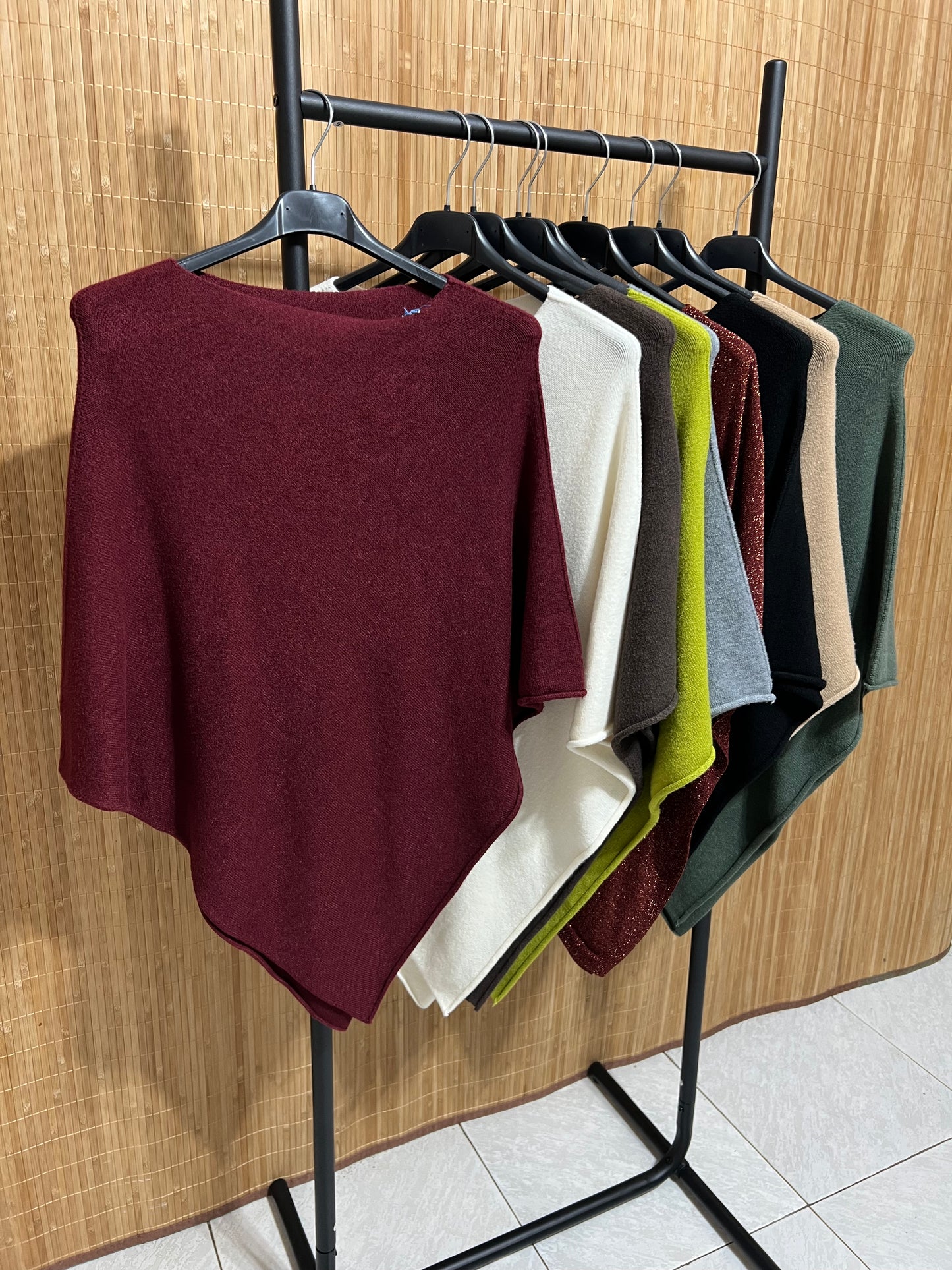 Capa Punto Asimétrica en Pico | Talla Única (XS a XL)