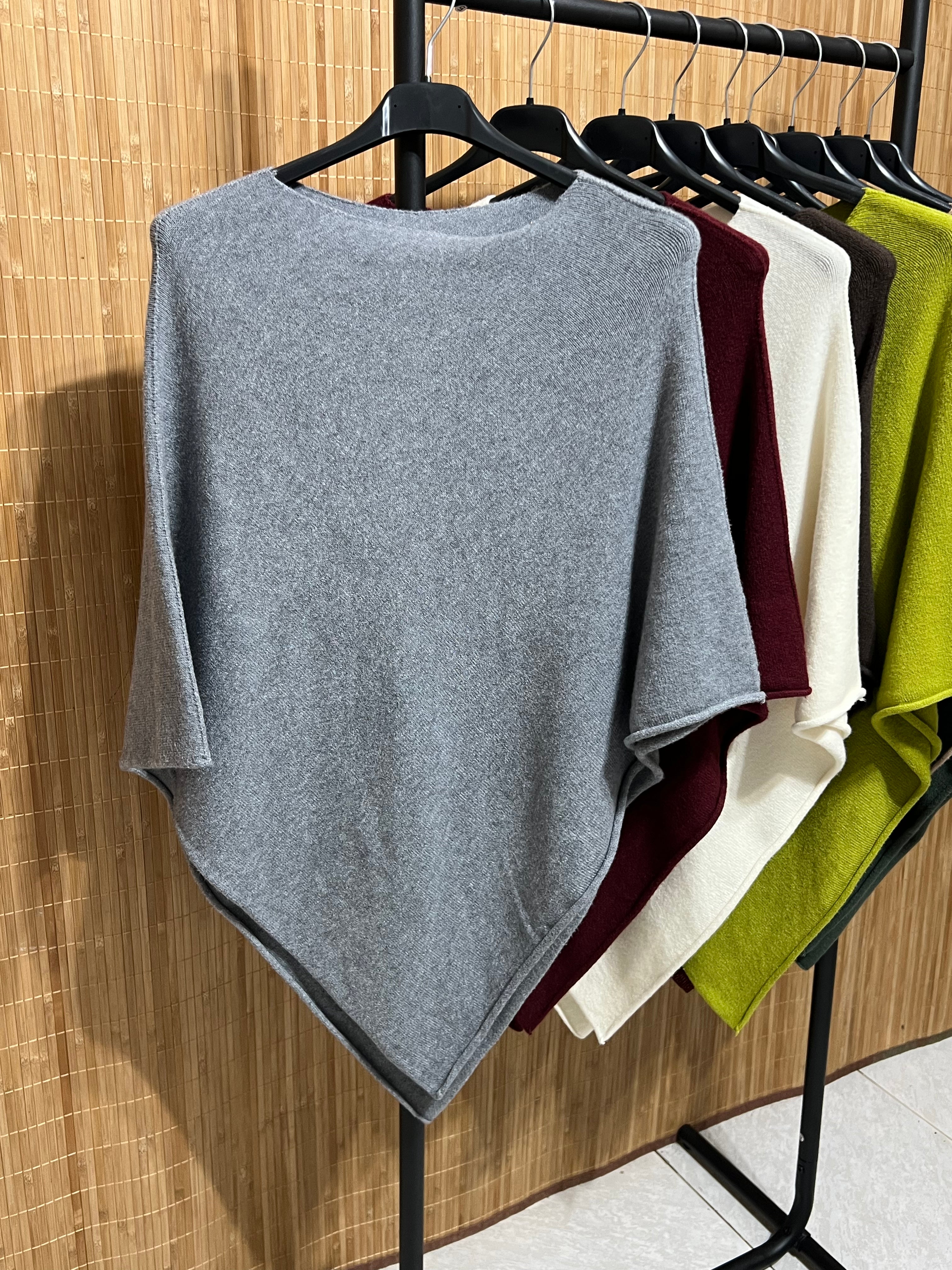 Capa Punto Asimétrica en Pico | Talla Única (XS a XL)