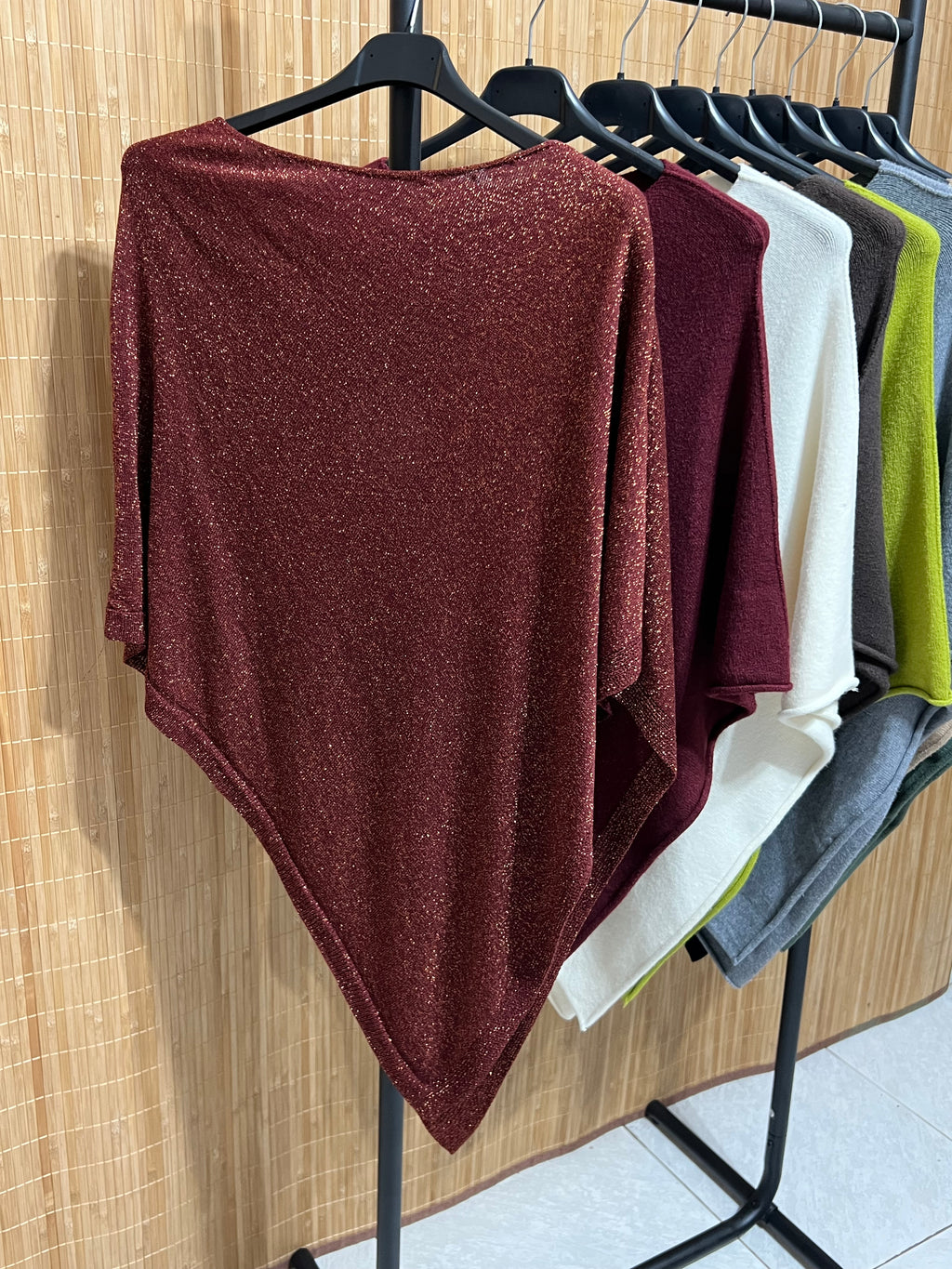 Capa de malha assimétrica em bico | Tamanho Único (XS a XL)