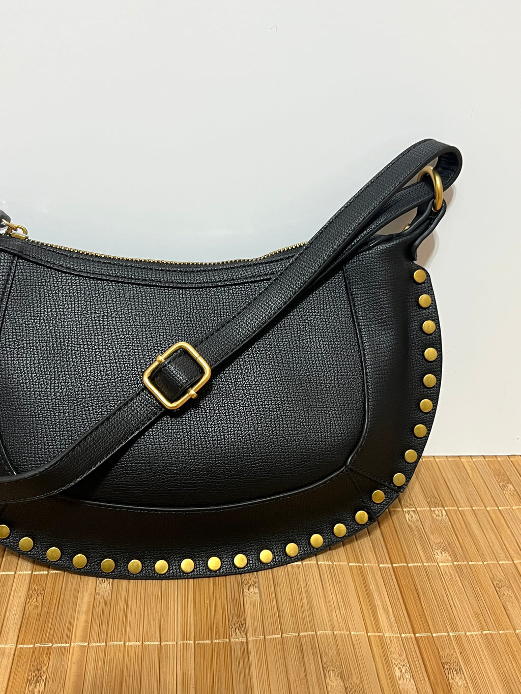 Bolso bandolera con tachuelas | 23x30x9 cm | Bolso para uso diario