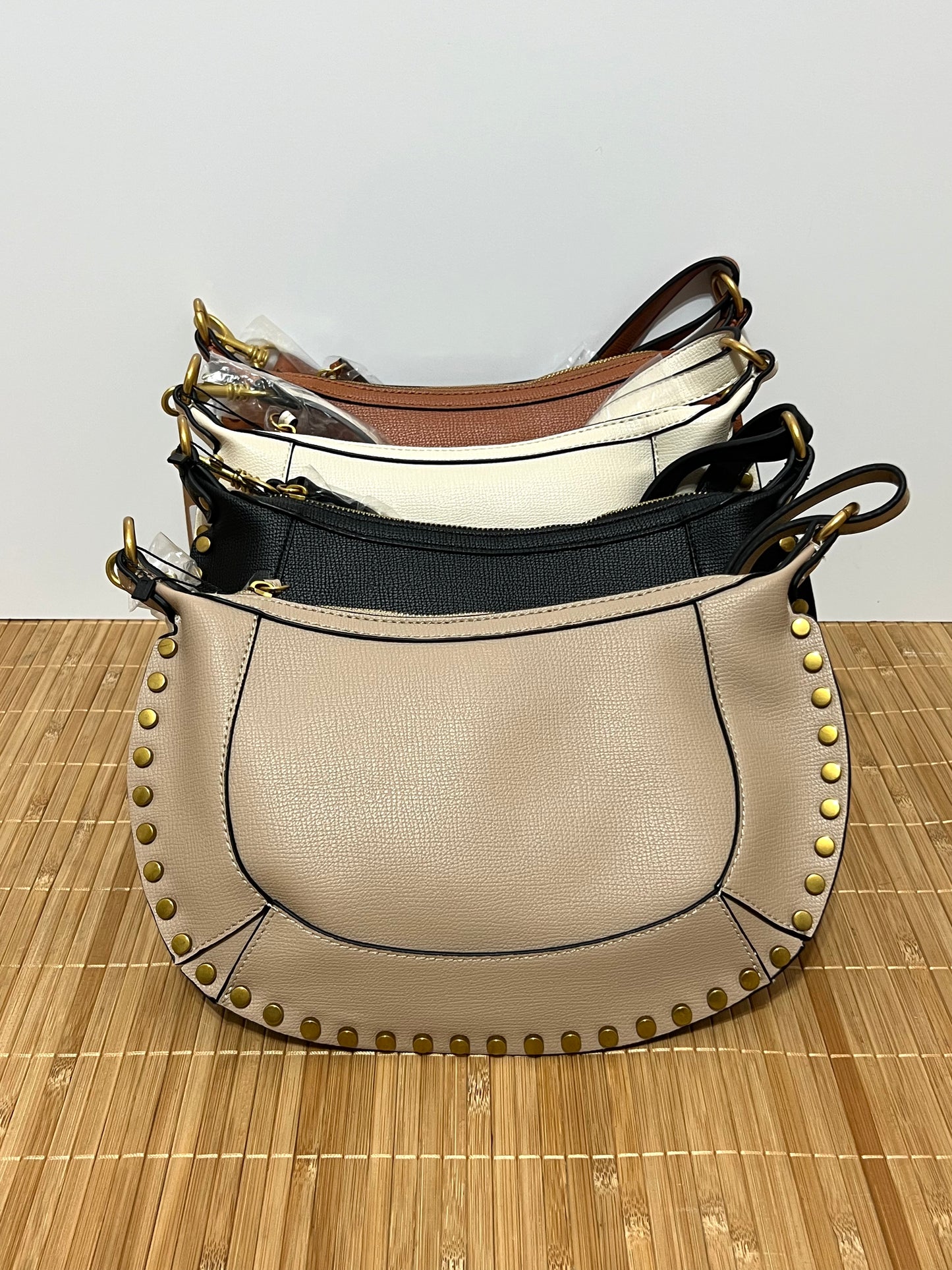 Bolso bandolera con tachuelas | 23x30x9 cm | Bolso para uso diario