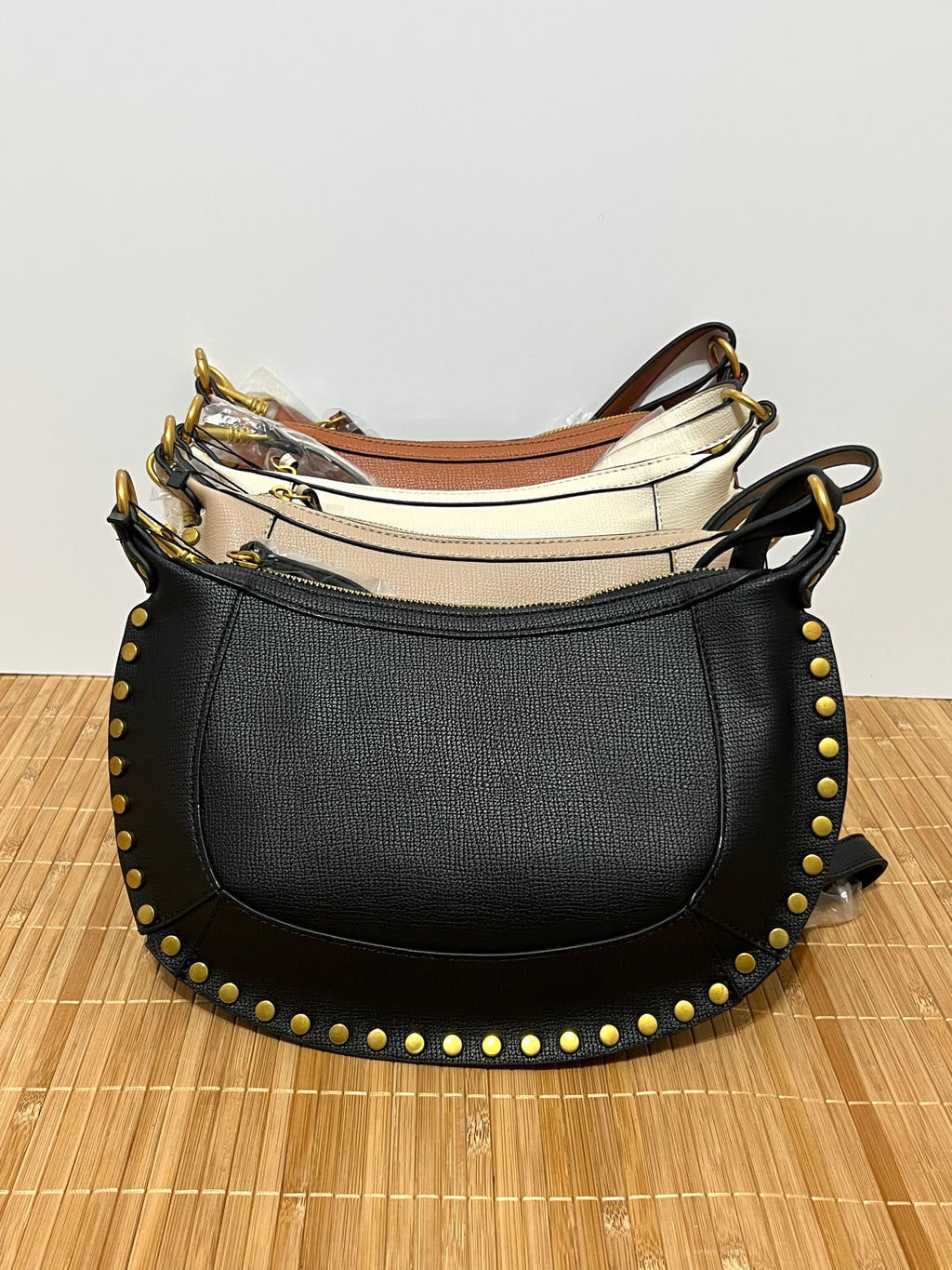 Bolso bandolera con tachuelas | 23x30x9 cm | Bolso para uso diario