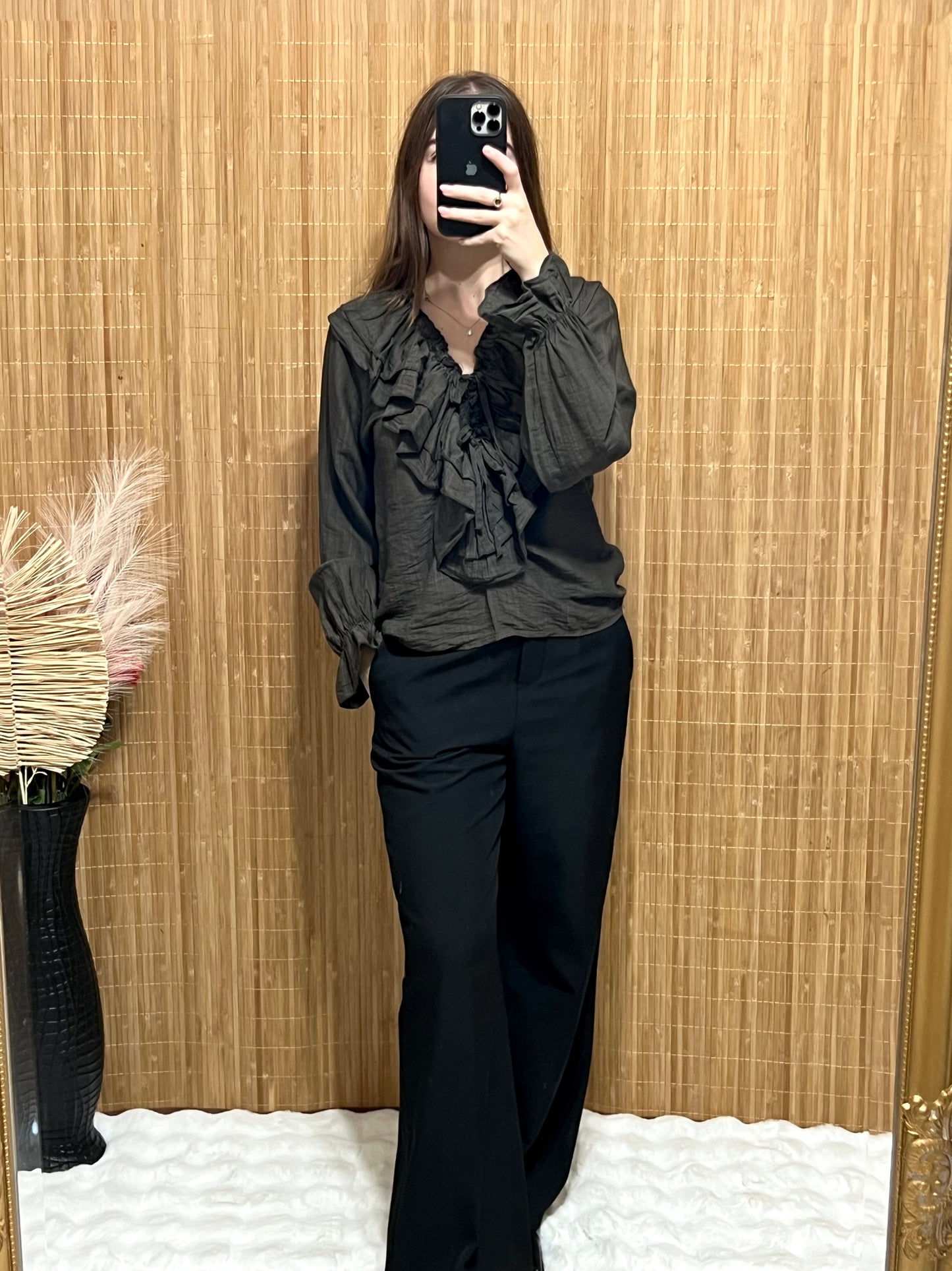 Blusa lisa con volantes y lazo | Puño elástico | Colores burdeos, blanco y negro