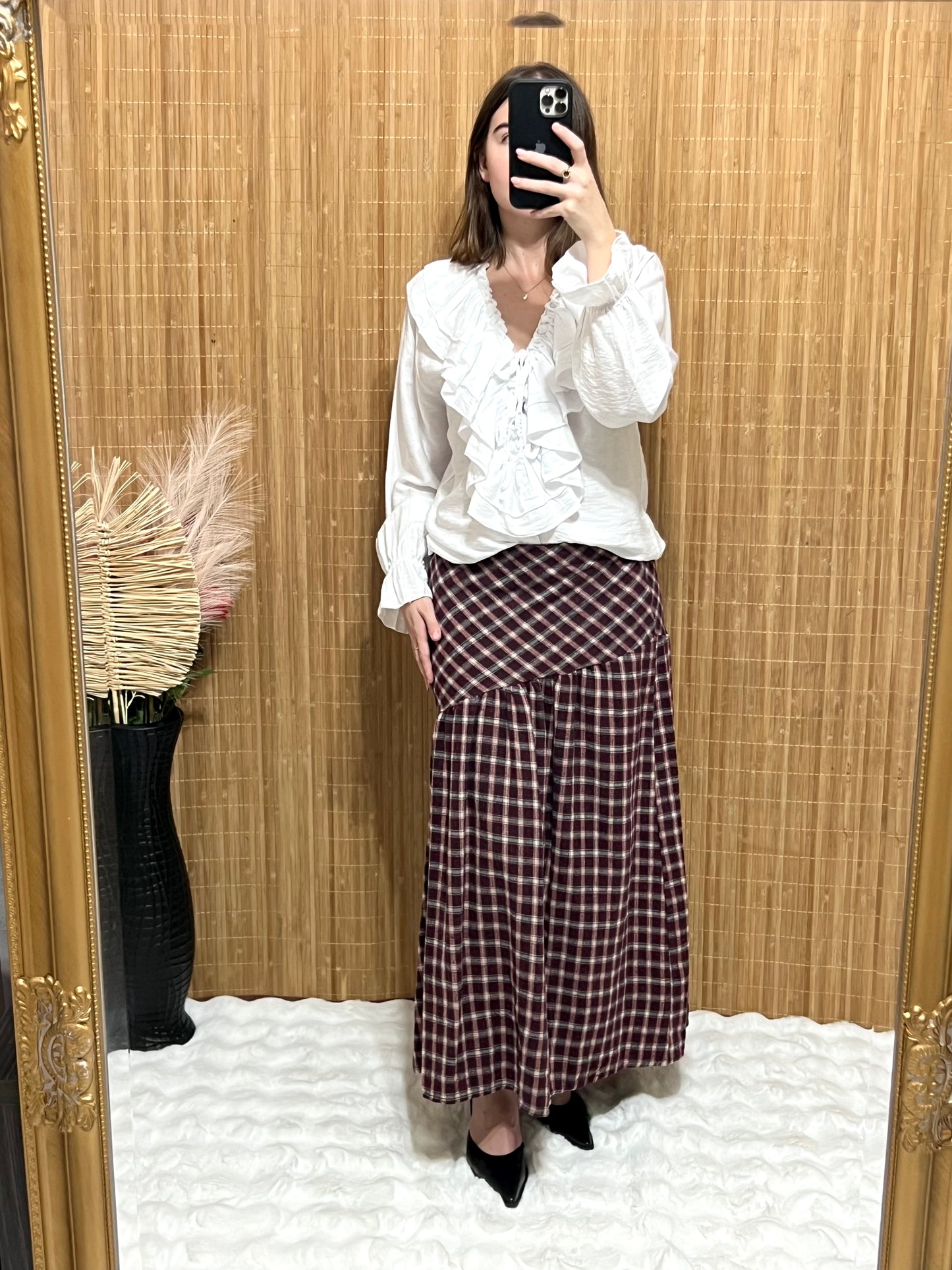 Blusa lisa con volantes y lazo | Puño elástico | Colores burdeos, blanco y negro