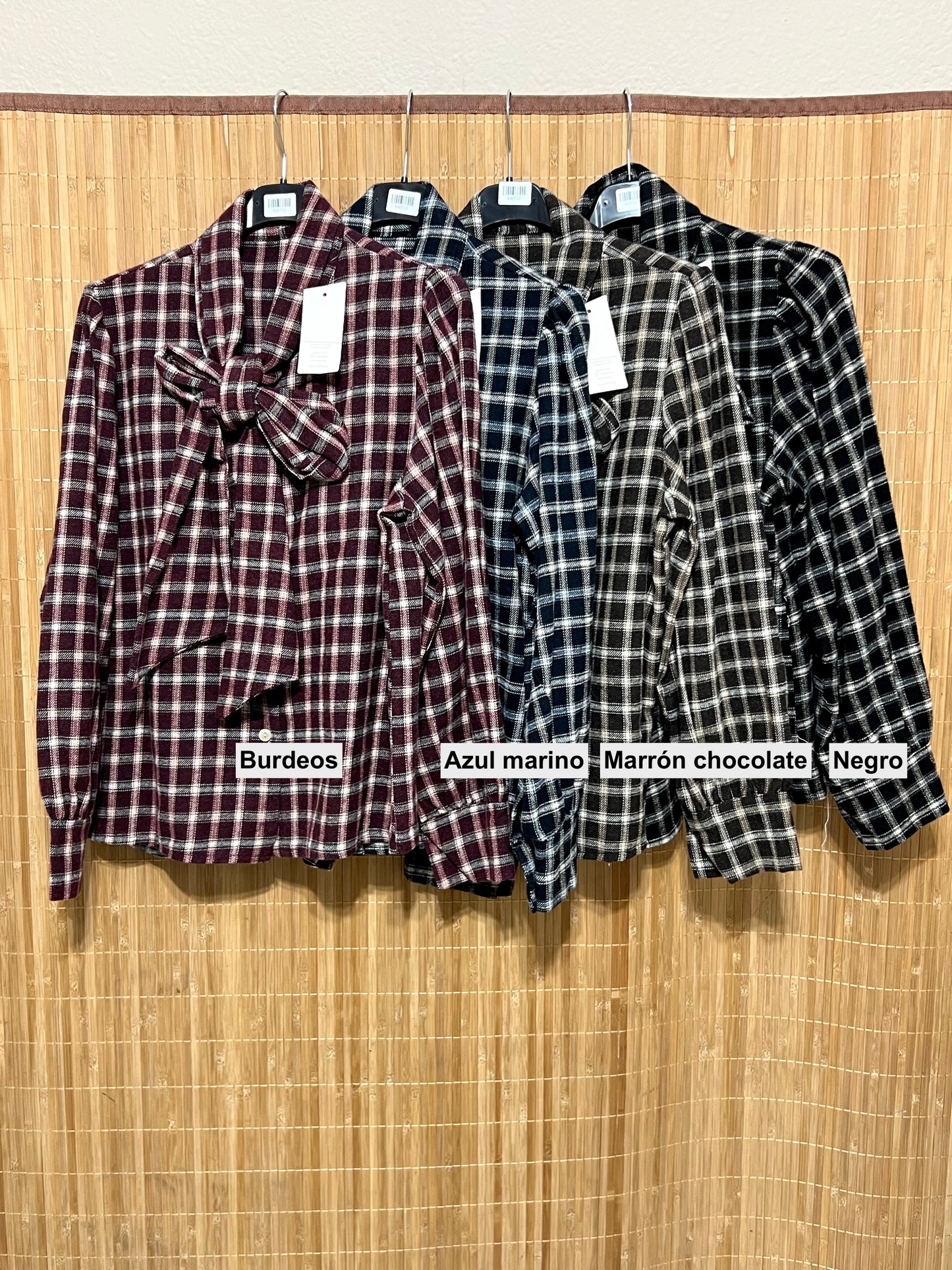 Blusa de cuadros clásica Maxi Lazo – Colores burdeos, azul marino, marrón y negro