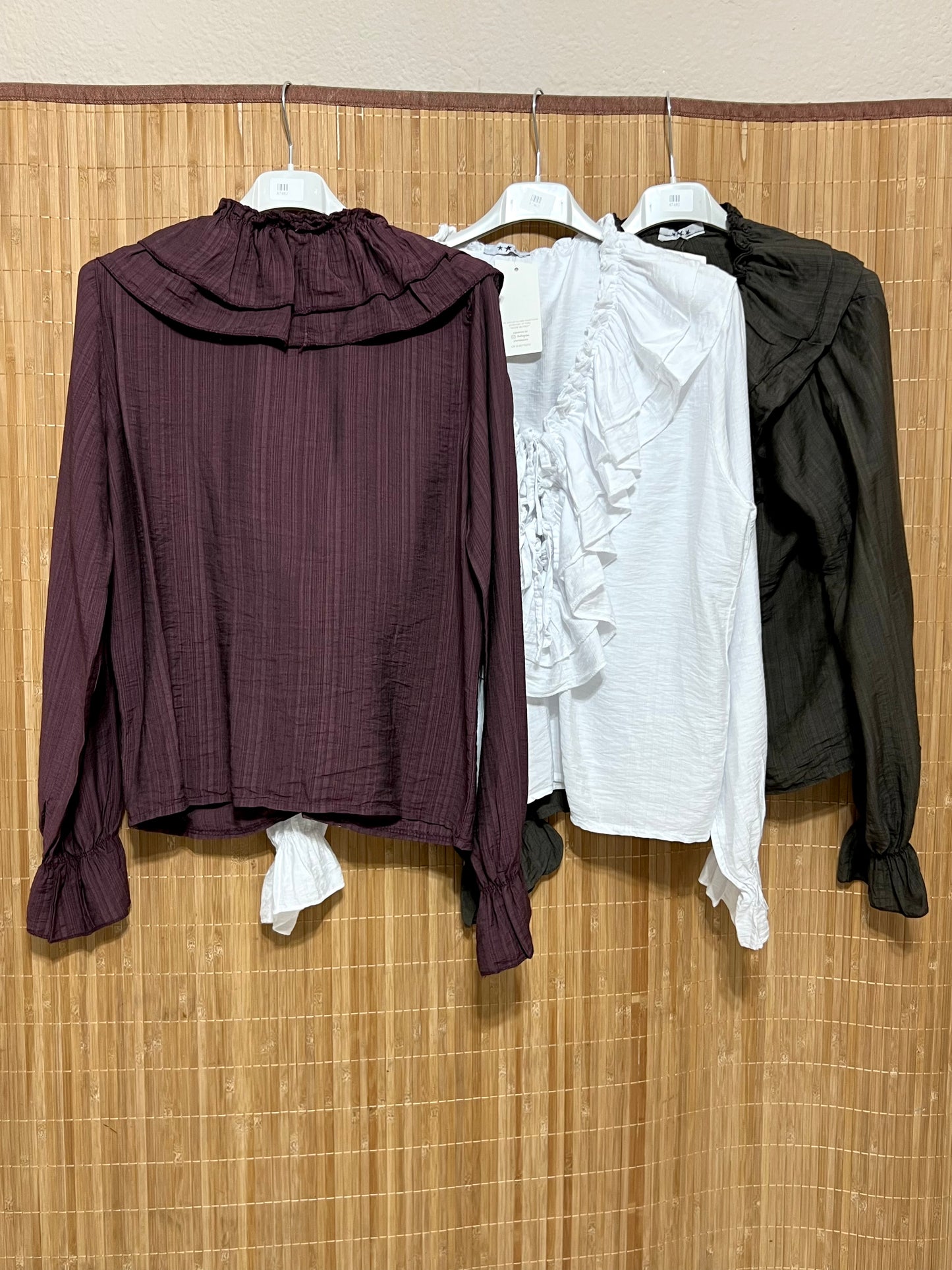 Blusa lisa con volantes y lazo | Puño elástico | Colores burdeos, blanco y negro