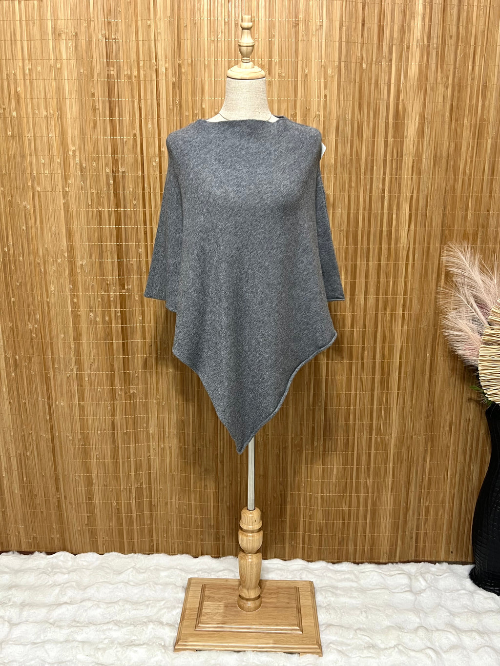 Capa de malha assimétrica em bico | Tamanho Único (XS a XL)