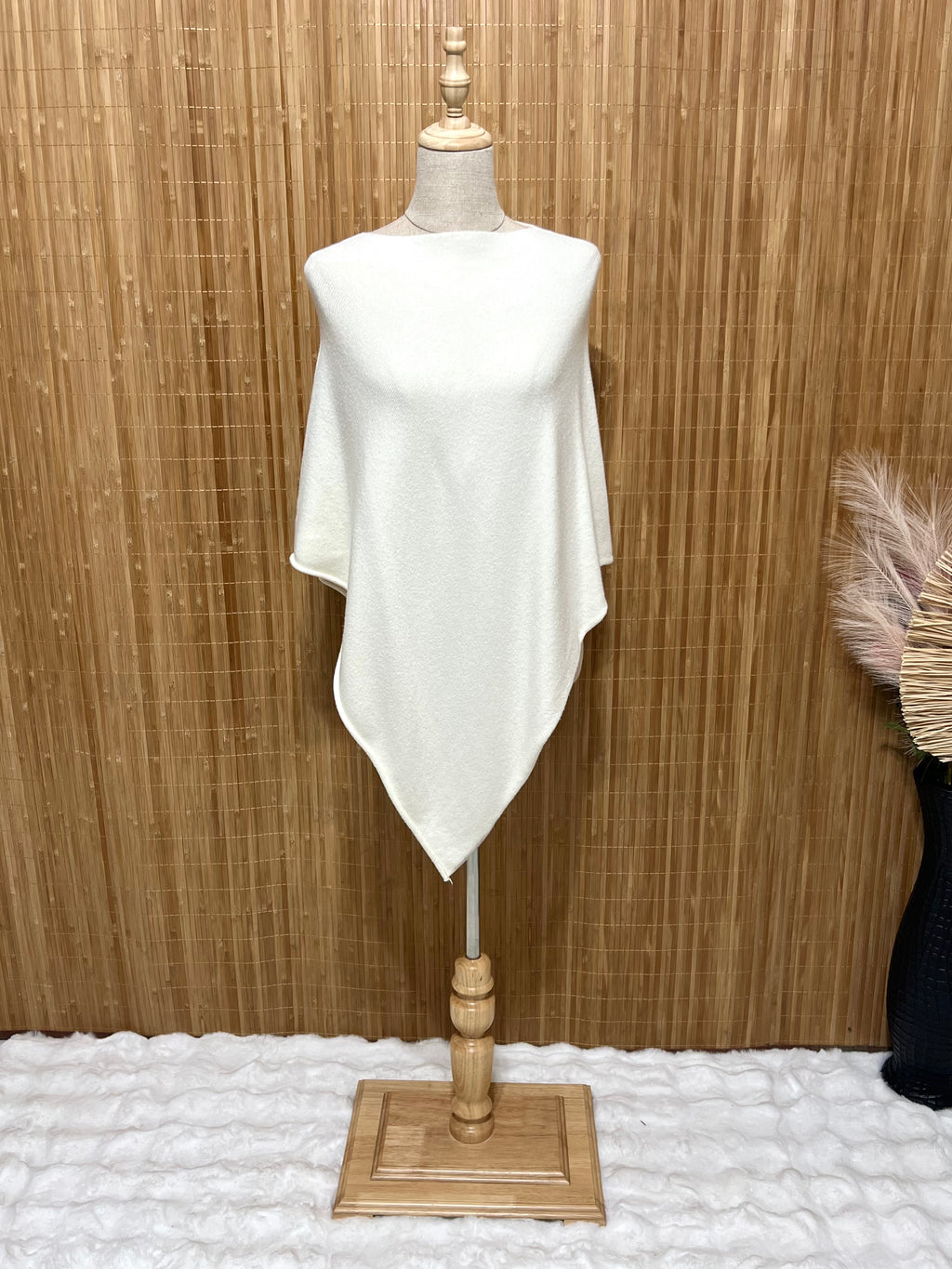 Capa de malha assimétrica em bico | Tamanho Único (XS a XL)